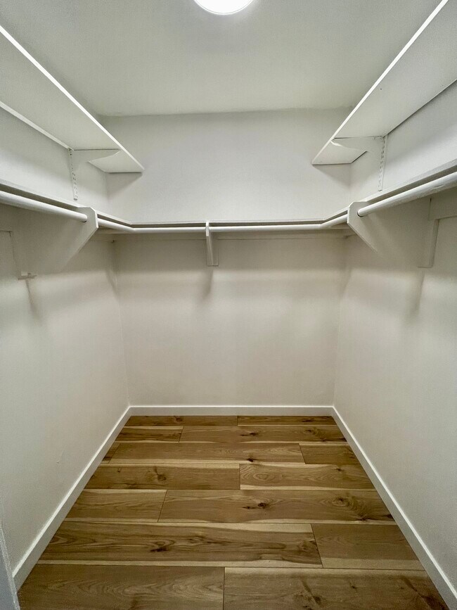 Walk In Closet - 6467 Kanan Dume Rd