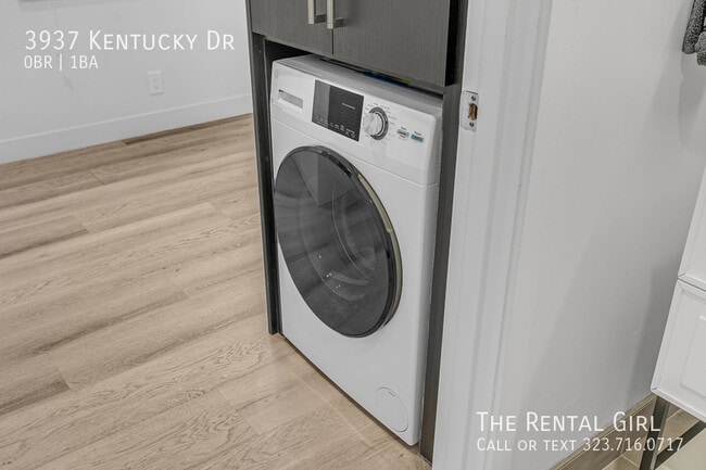 Building Photo - 3937 Kentucky Dr