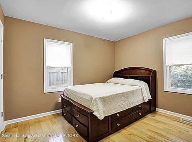 Building Photo - 331 W Saginaw St