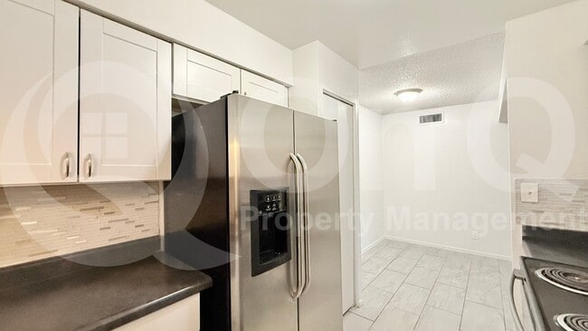 Building Photo - 2415 W Hazelwood St