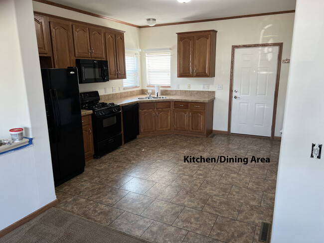 Kitchen/Dining Area - 321 W 13th St