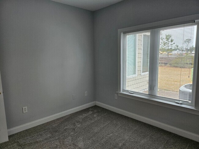 Building Photo - Southport - 3bedroom, 2 bath Townhouse