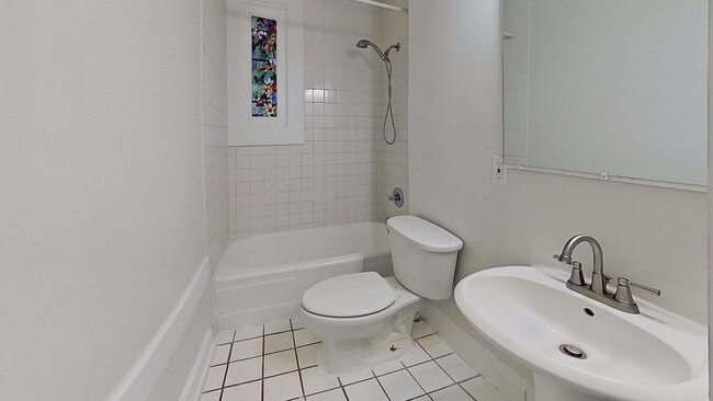 Building Photo - Adorable Remodeled 2Bed Unit in Springfield!