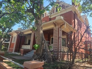 Building Photo - 834 N Clarkson St