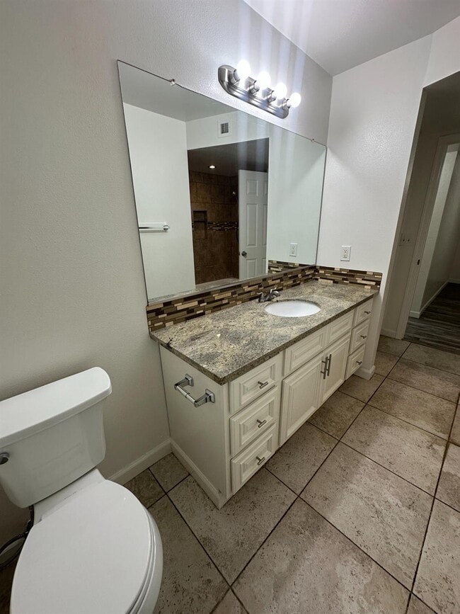 Building Photo - 440 N Homsy Ave