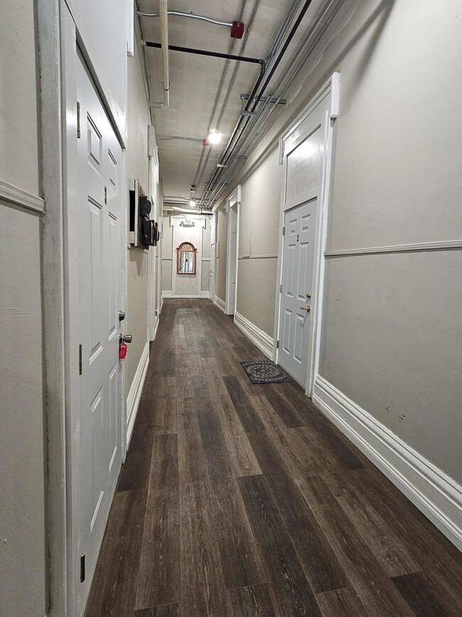 Building Photo - 4 N Park Pl