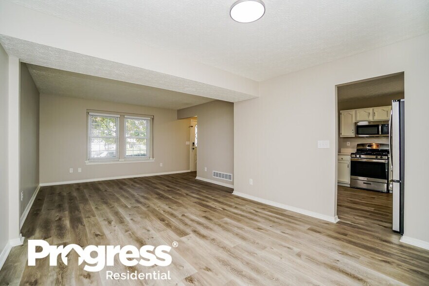 Building Photo - 5011 Hidden View Dr