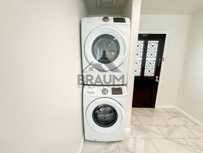 Building Photo - 1423 Franklin St