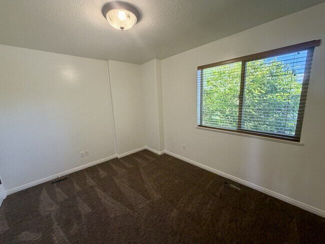 Building Photo - 3537 N Fox Run Dr