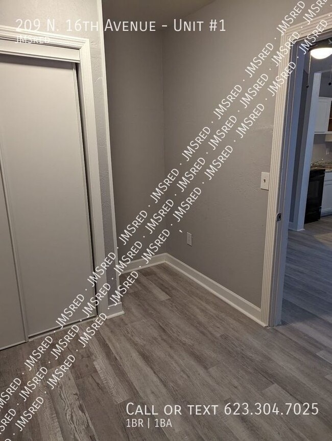 Building Photo - 209 N 16th Ave