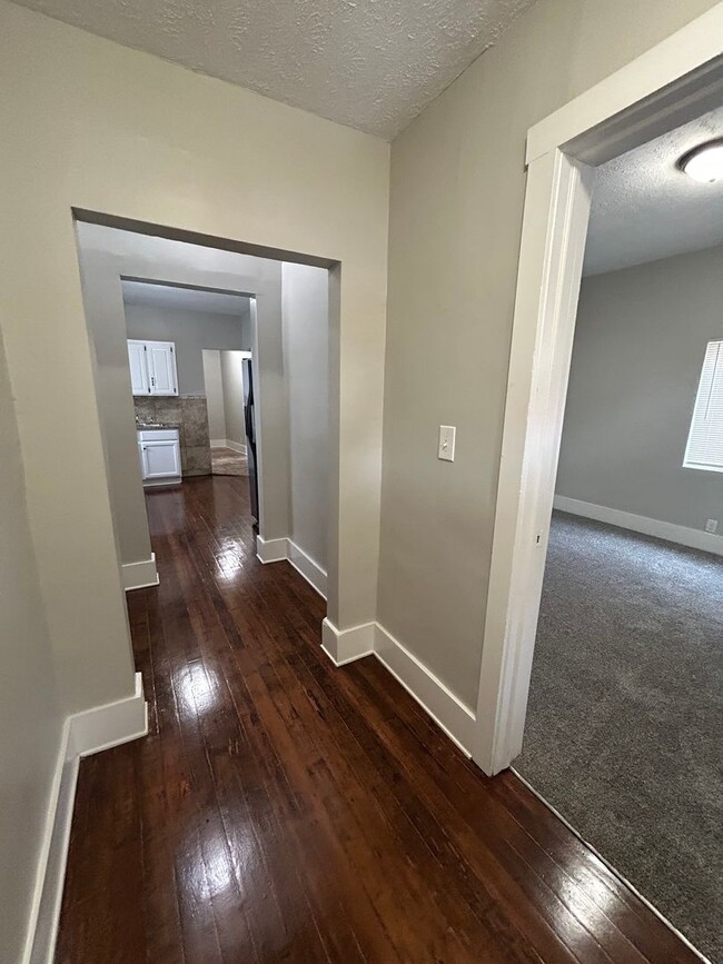 Building Photo - Right Size and a Great Location! Two bedroom Home!