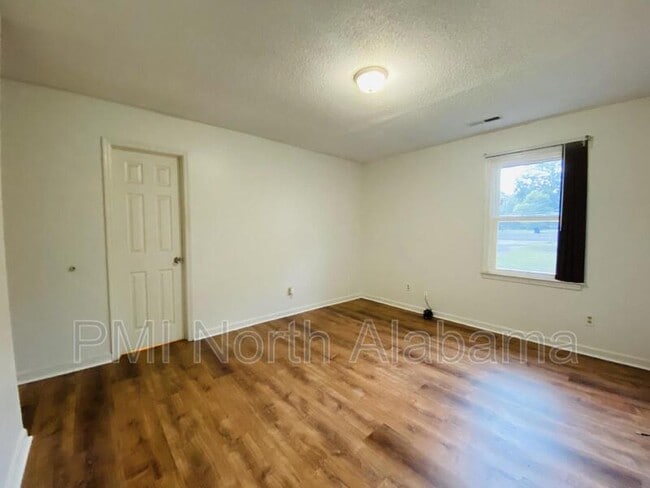 Building Photo - 212 Elton Cir S