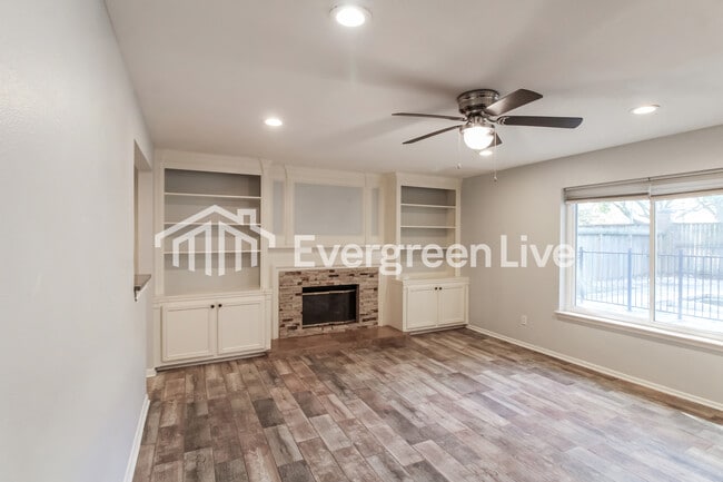 Building Photo - 918 Long Prairie Dr