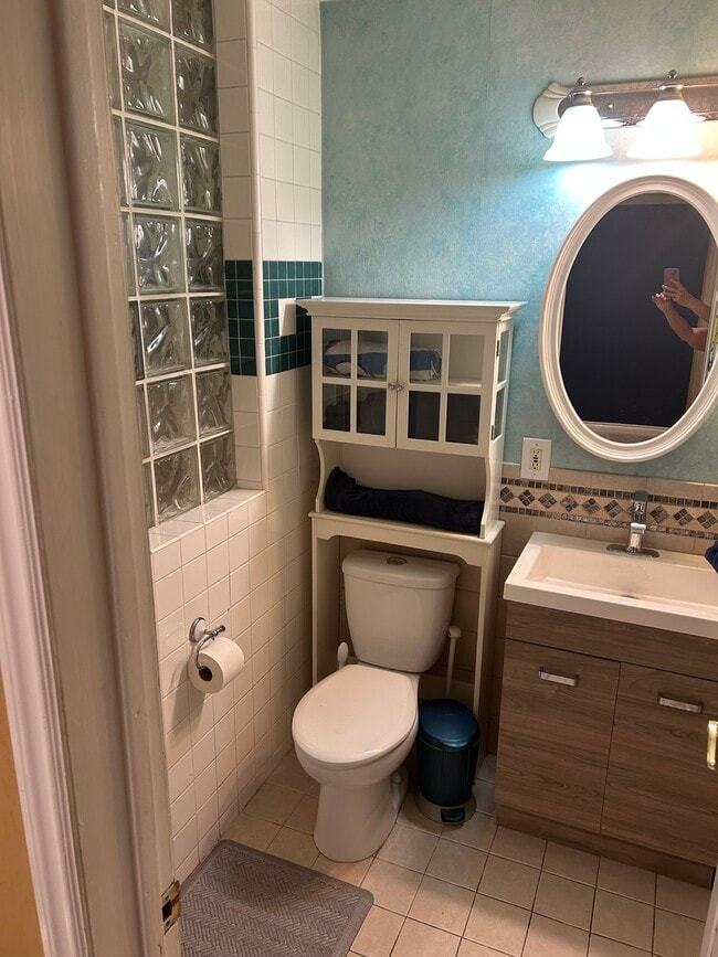 Building Photo - 7704 Lotus Cir