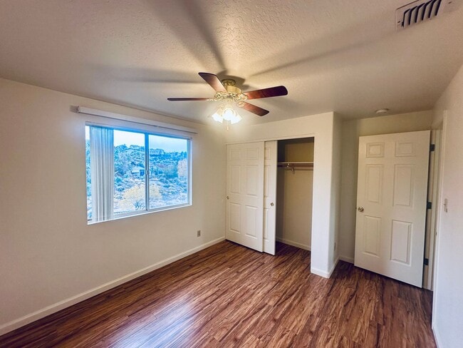 Building Photo - Spacious 3 Bedroom 2.5 Bath Home In NW Ren...