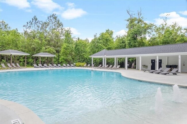 Building Photo - Bright & Welcoming 5-Bedroom Home in Richmond Hill, GA