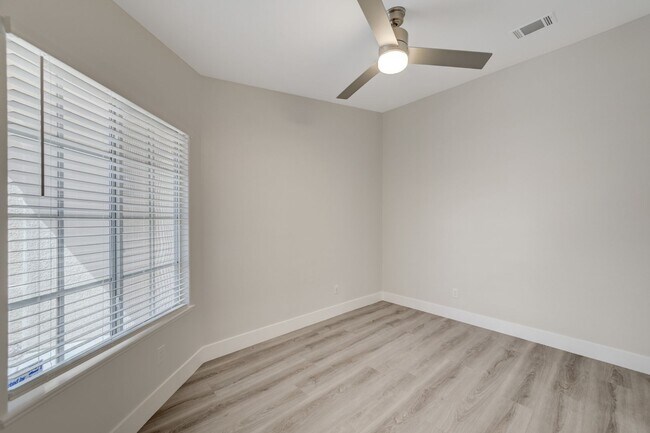 Building Photo - Remodeled Single Story, 4 Bedroom Home in Desert Shores