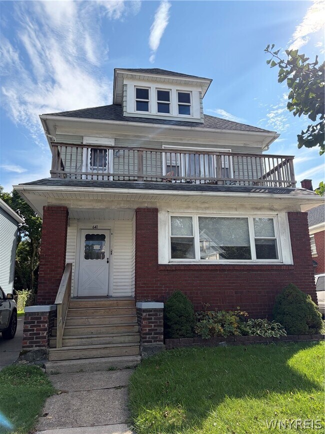 Building Photo - 641 Amherst St