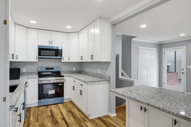 Building Photo - Fantastic Renovation in Smyrna!