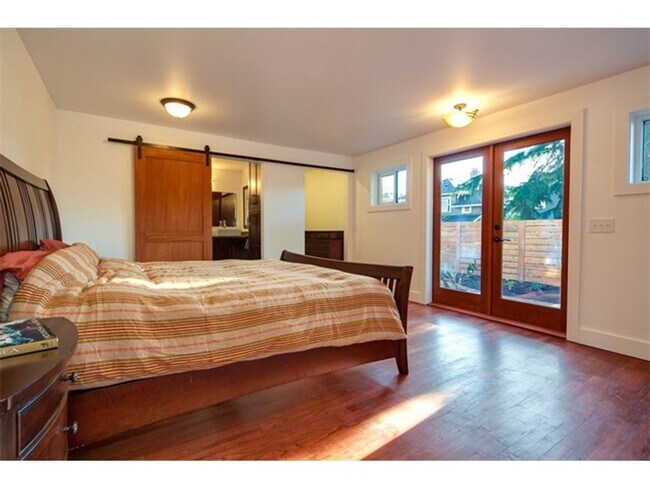 Building Photo - Incredible 3 Bed 2 Bath Madrona Home for L...