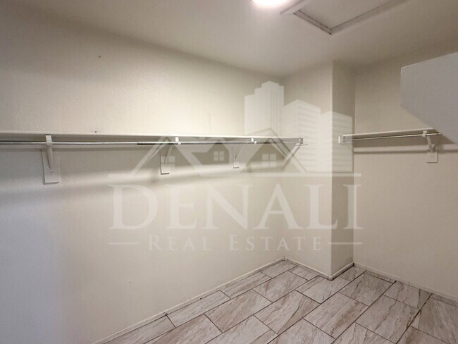Building Photo - 2858 W Mineral Butte Dr