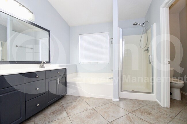 Building Photo - 511 E Pinto Dr