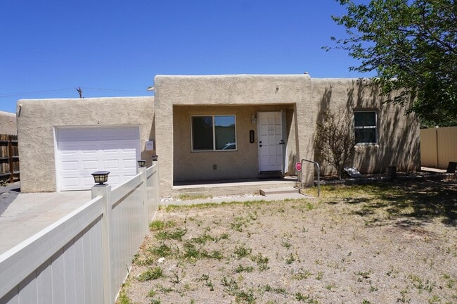 Primary Photo - 2626 Sierra Dr NE