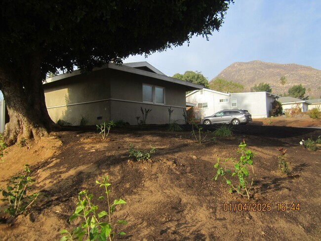 Building Photo - Immaculate 3 bedroom Home University Highlands Riverside