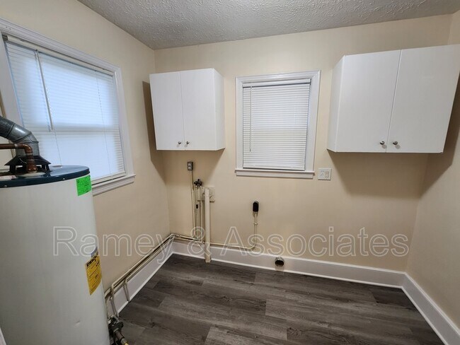 Building Photo - 1726 Sonne Ave