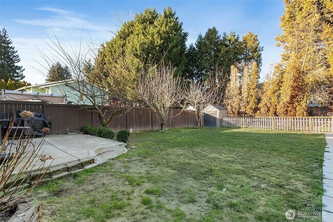 Building Photo - Beautiful Puyallup Duplex with Large Yard ...