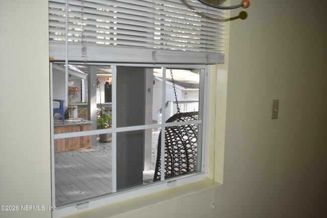 Building Photo - 2836 Ionic Ave