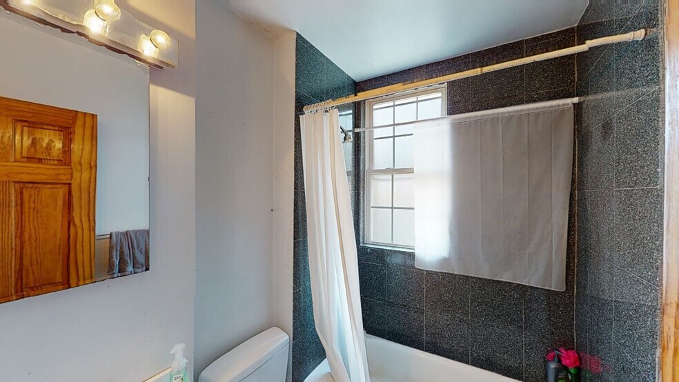 Building Photo - 16 Glenville Ave