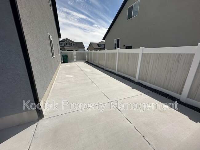 Building Photo - 2134 W 2855 S