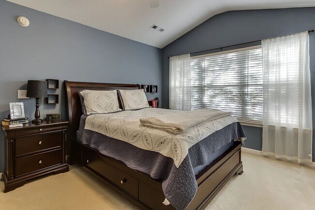 Building Photo - The perfect 3 bed, 2 bath home located in ...