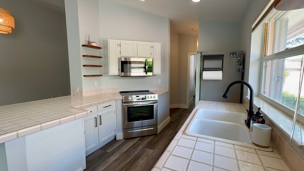 Building Photo - 5465 Grande Palm Cir