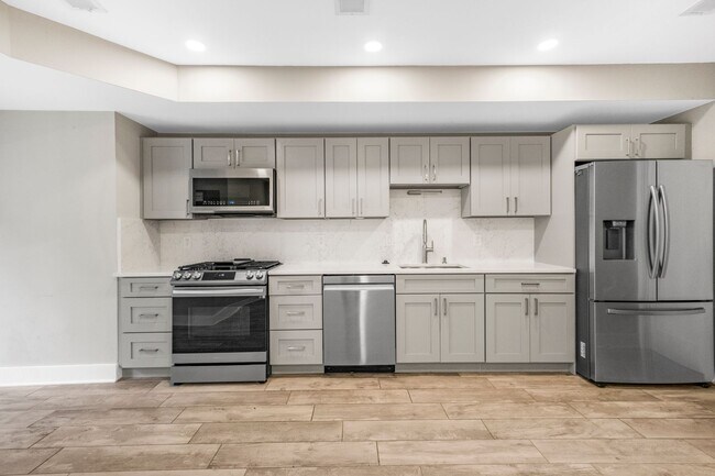 Building Photo - Lovely 1 BR/1.5 BA Condo in Columbia Heights!