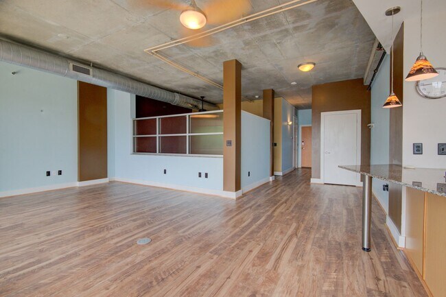 Building Photo - COMING SOON! Affordable Comfort: 1BR/1BA C...