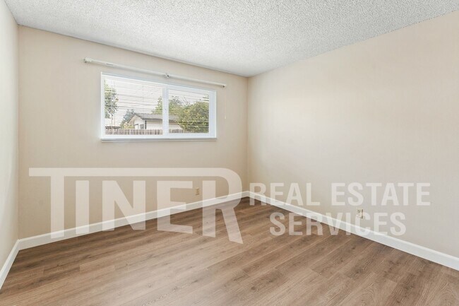 Building Photo - 2267 La Grama Dr