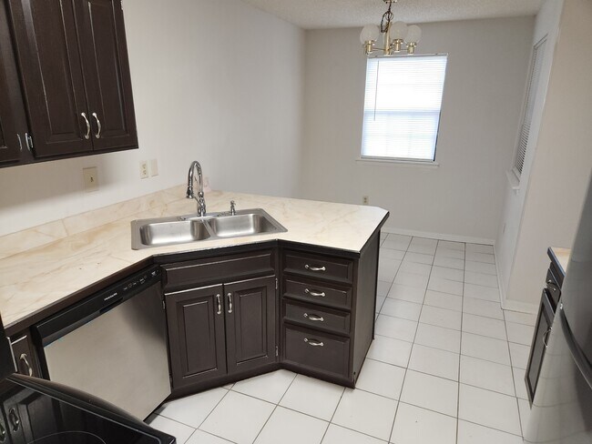 Building Photo - 6105 W 2nd Manor