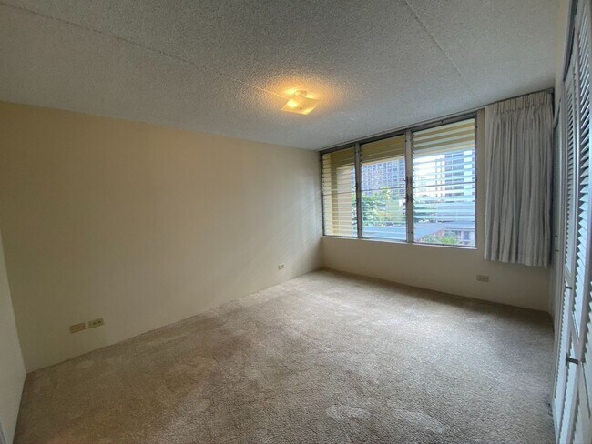 Building Photo - **KEALANI 2BD/2BA/1PK WAIKIKI CONDO FOR RENT**