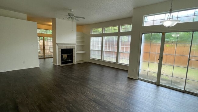 Building Photo - Nice Single Story in Waterford Oaks-Cedar Hill