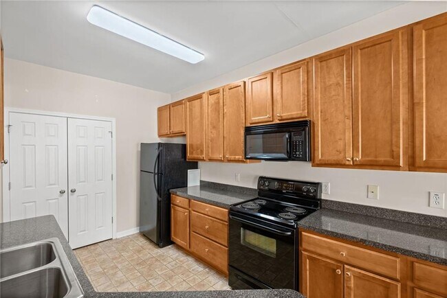 Building Photo - 1821 Willow Branch Ln