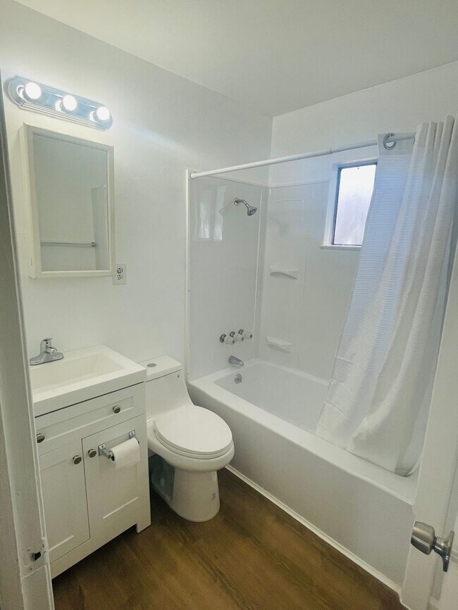 Building Photo - 2081-437 Myrtle