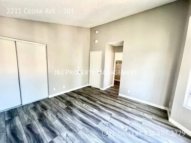 Building Photo - 2211 Cedar Ave