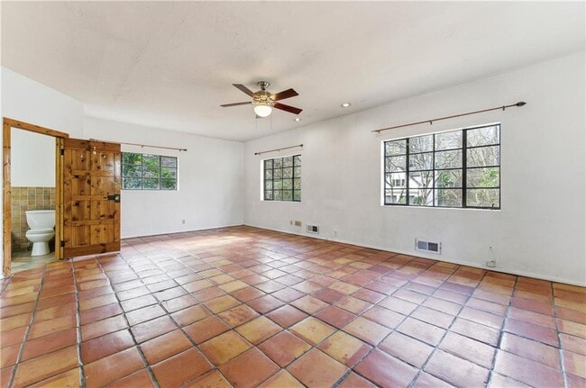 Building Photo - 1032 Standard Dr NE