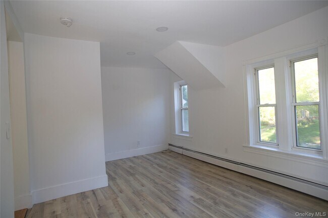 Building Photo - 35 S Lawn Ave
