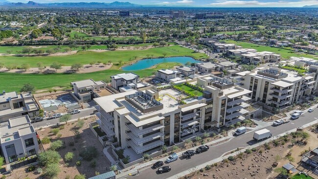 Building Photo - 4849 N Camelback Rdg Dr