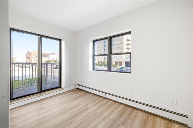 Building Photo - 475 W Broadway