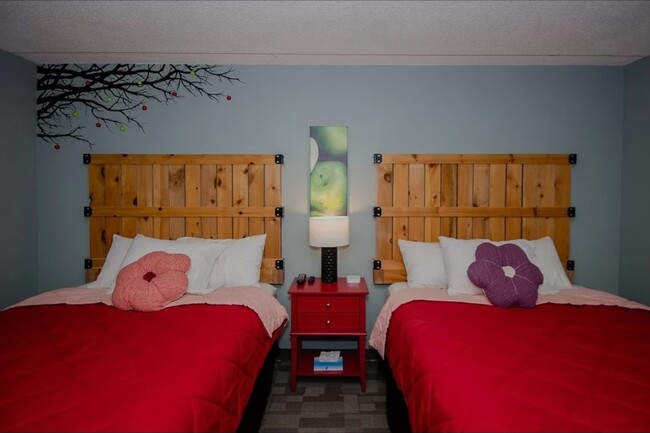 Double Queen Room - 609 S US Highway 61