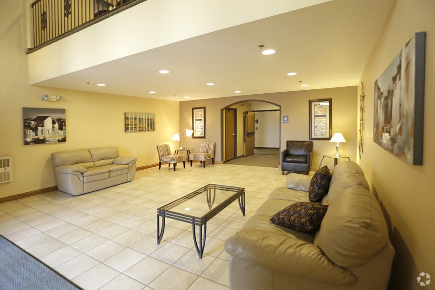 Lobby Photo - Cottonwood Apartment Homes
